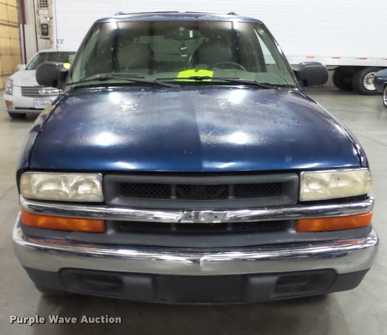 image for item K8187 2000 Chevrolet Blazer SUV