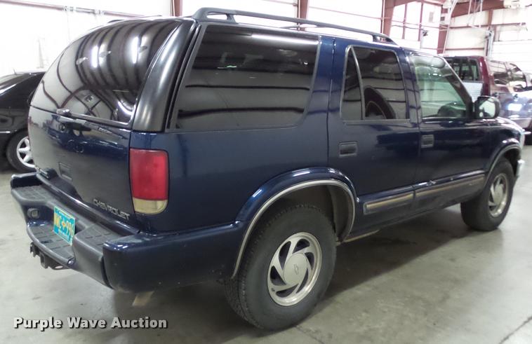 image for item K8187 2000 Chevrolet Blazer SUV