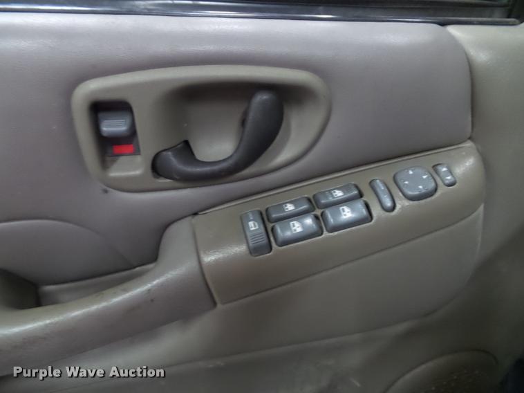 image for item K8187 2000 Chevrolet Blazer SUV