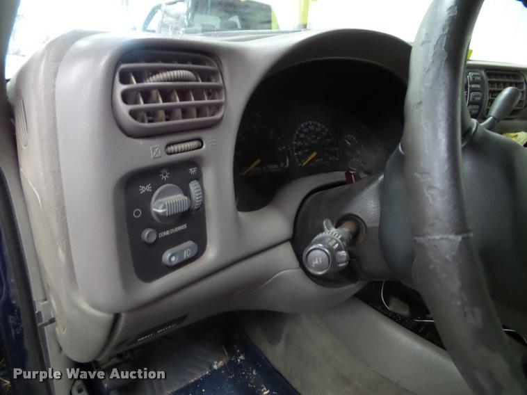 image for item K8187 2000 Chevrolet Blazer SUV