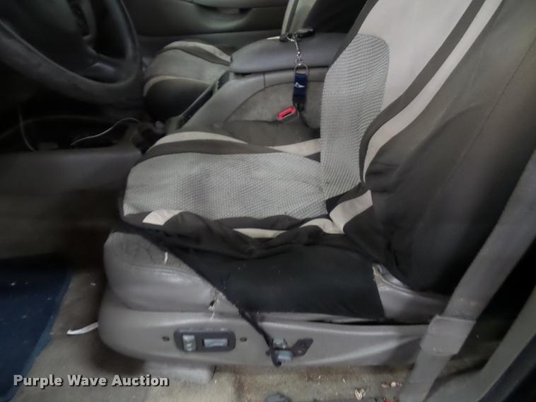 image for item K8187 2000 Chevrolet Blazer SUV