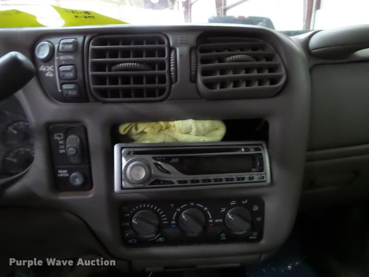 image for item K8187 2000 Chevrolet Blazer SUV