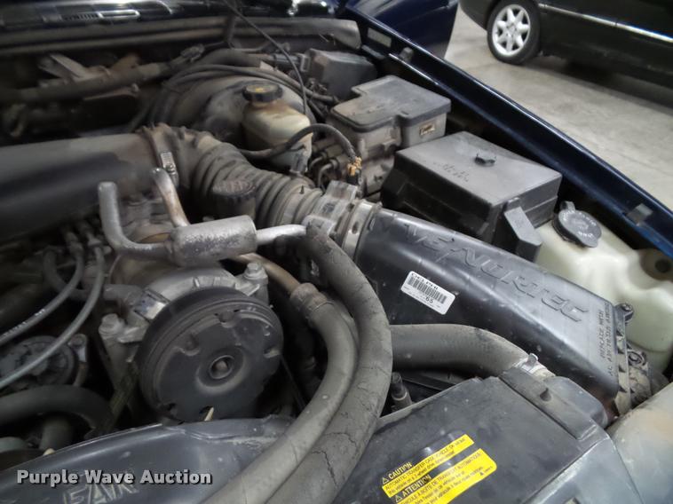 image for item K8187 2000 Chevrolet Blazer SUV