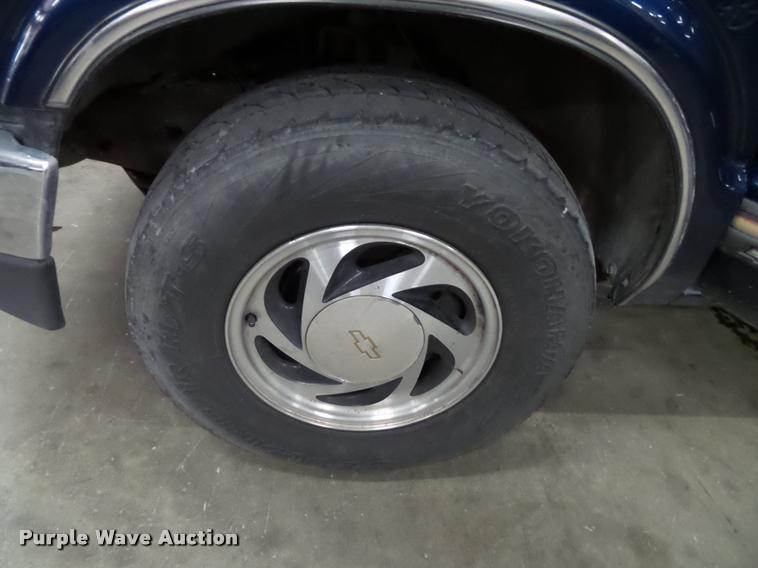 image for item K8187 2000 Chevrolet Blazer SUV