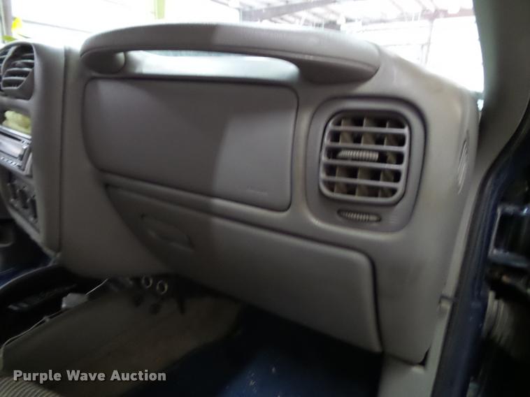 image for item K8187 2000 Chevrolet Blazer SUV