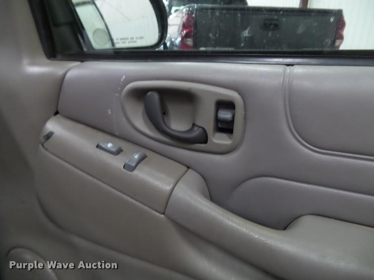 image for item K8187 2000 Chevrolet Blazer SUV