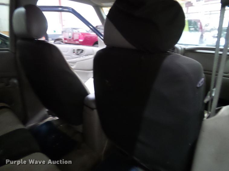 image for item K8187 2000 Chevrolet Blazer SUV