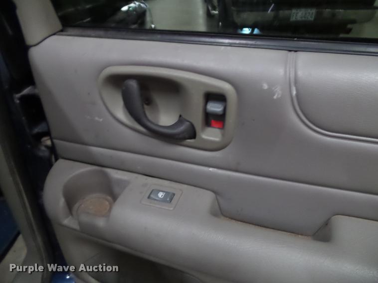 image for item K8187 2000 Chevrolet Blazer SUV