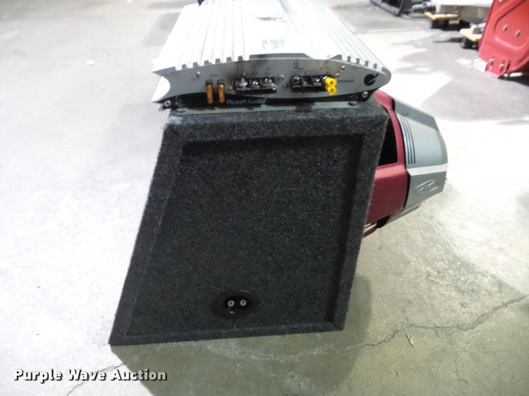 image for item BV9351 Speakers, box and amp