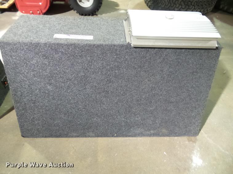 image for item BV9351 Speakers, box and amp