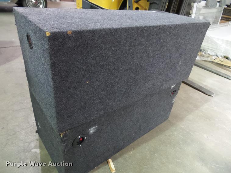image for item BV9352 (2) speaker boxes with speakers