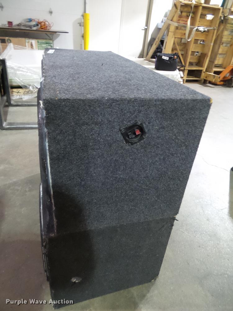 image for item BV9352 (2) speaker boxes with speakers