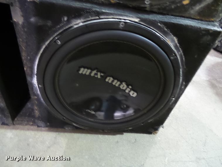 image for item BV9352 (2) speaker boxes with speakers