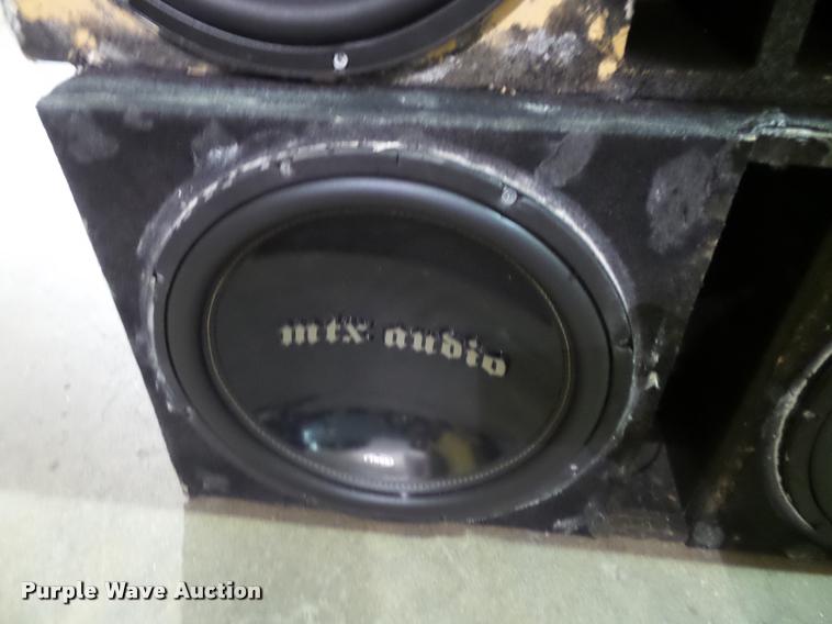 image for item BV9352 (2) speaker boxes with speakers