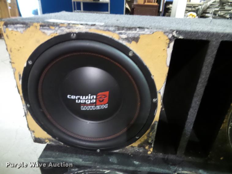 image for item BV9352 (2) speaker boxes with speakers