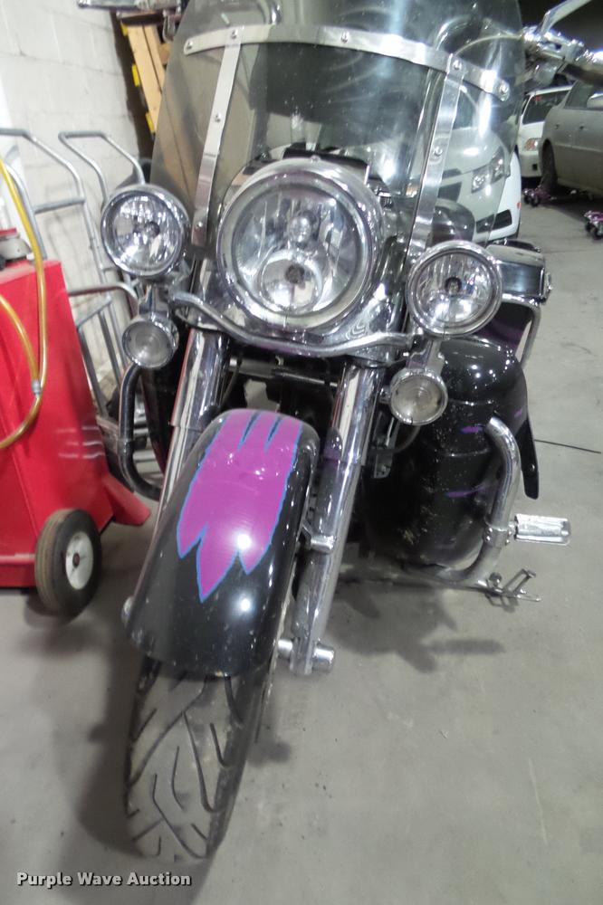 image for item BV9358 2003 Harley Davidson Road King motorcycle