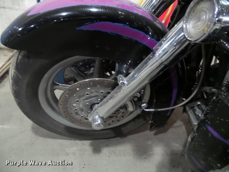 image for item BV9358 2003 Harley Davidson Road King motorcycle