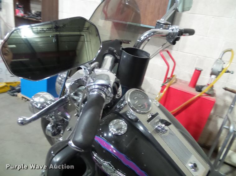 image for item BV9358 2003 Harley Davidson Road King motorcycle