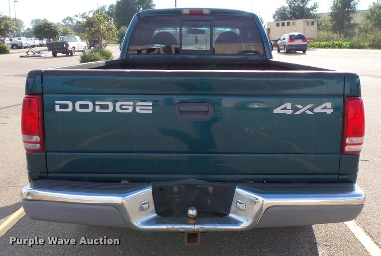image for item J4751 1999 Dodge Dakota SLT Club Cab pickup truck