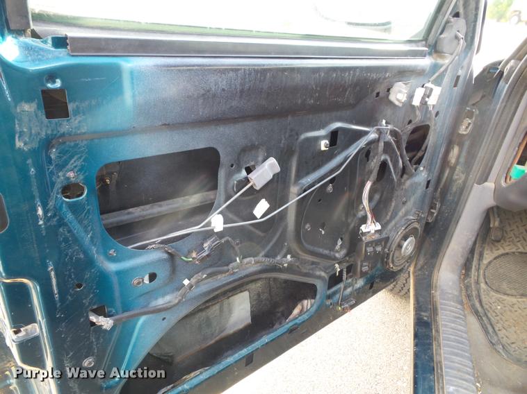 image for item J4751 1999 Dodge Dakota SLT Club Cab pickup truck