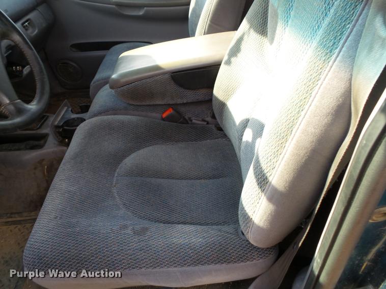 image for item J4751 1999 Dodge Dakota SLT Club Cab pickup truck