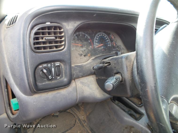 image for item J4751 1999 Dodge Dakota SLT Club Cab pickup truck