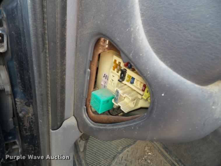 image for item J4751 1999 Dodge Dakota SLT Club Cab pickup truck