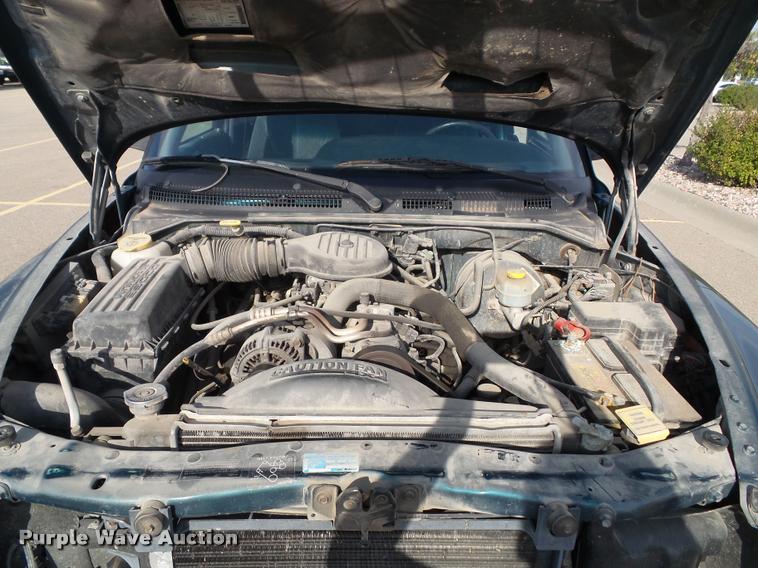 image for item J4751 1999 Dodge Dakota SLT Club Cab pickup truck