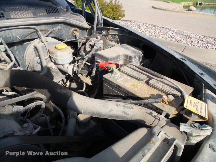 image for item J4751 1999 Dodge Dakota SLT Club Cab pickup truck