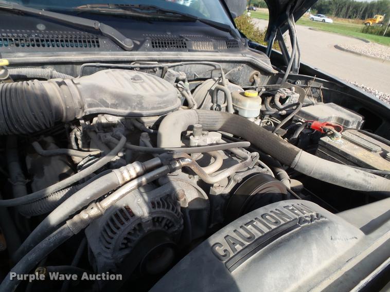 image for item J4751 1999 Dodge Dakota SLT Club Cab pickup truck