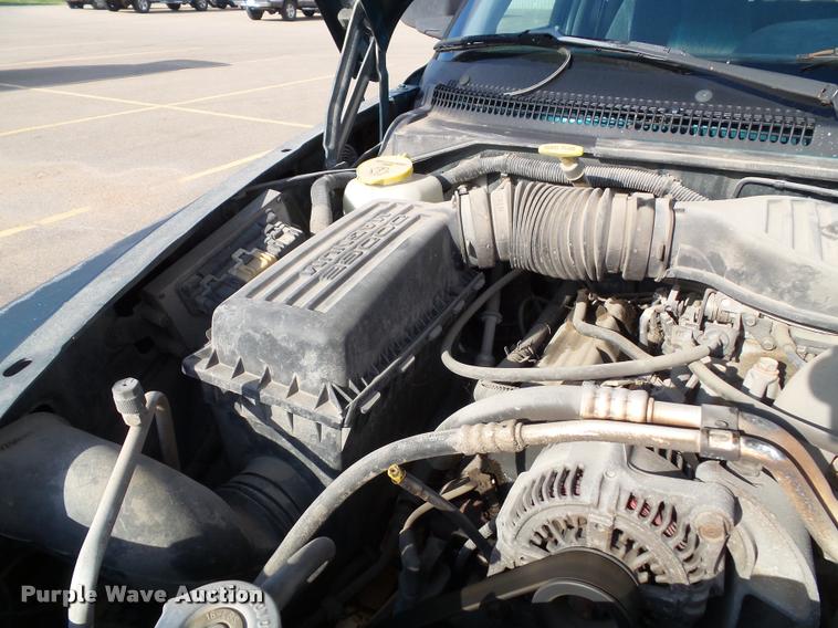 image for item J4751 1999 Dodge Dakota SLT Club Cab pickup truck