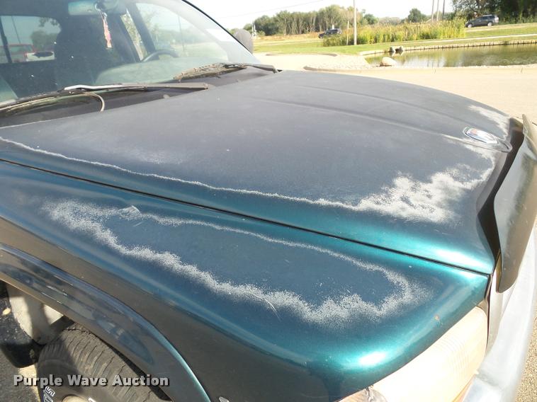 image for item J4751 1999 Dodge Dakota SLT Club Cab pickup truck