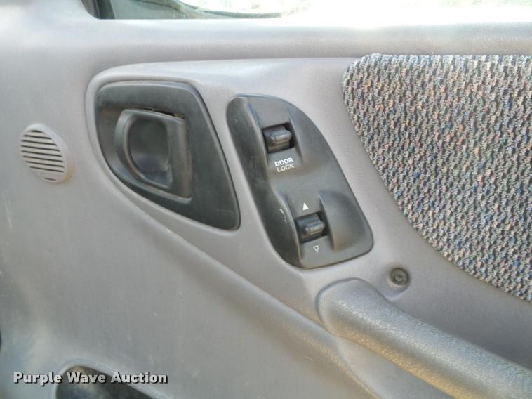 image for item J4751 1999 Dodge Dakota SLT Club Cab pickup truck