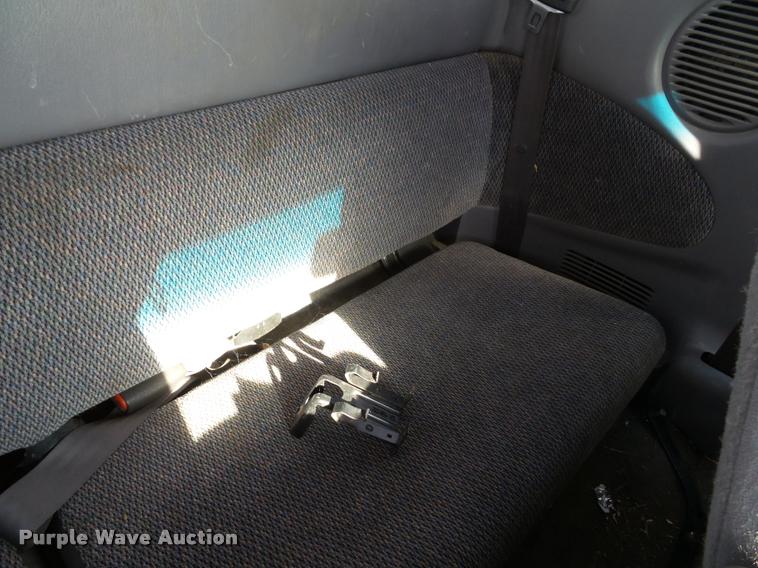 image for item J4751 1999 Dodge Dakota SLT Club Cab pickup truck