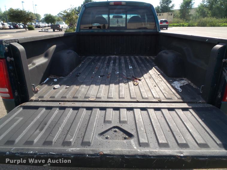 image for item J4751 1999 Dodge Dakota SLT Club Cab pickup truck