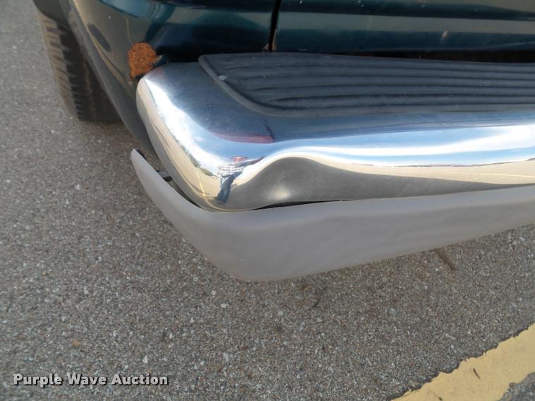 image for item J4751 1999 Dodge Dakota SLT Club Cab pickup truck