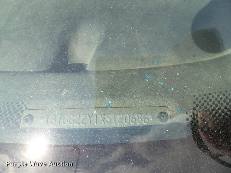 image for item J4751 1999 Dodge Dakota SLT Club Cab pickup truck