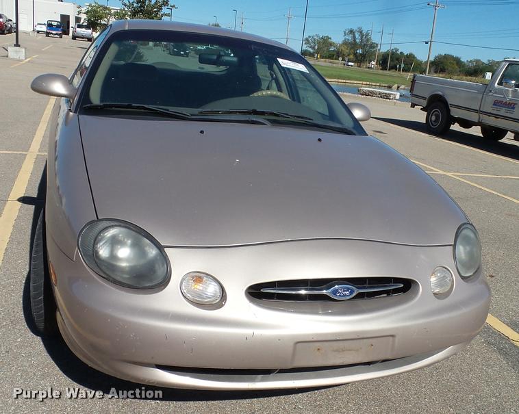image for item J4755 1999 Ford Taurus SE