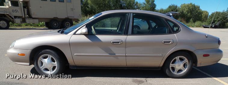 image for item J4755 1999 Ford Taurus SE