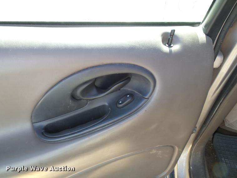 image for item J4755 1999 Ford Taurus SE