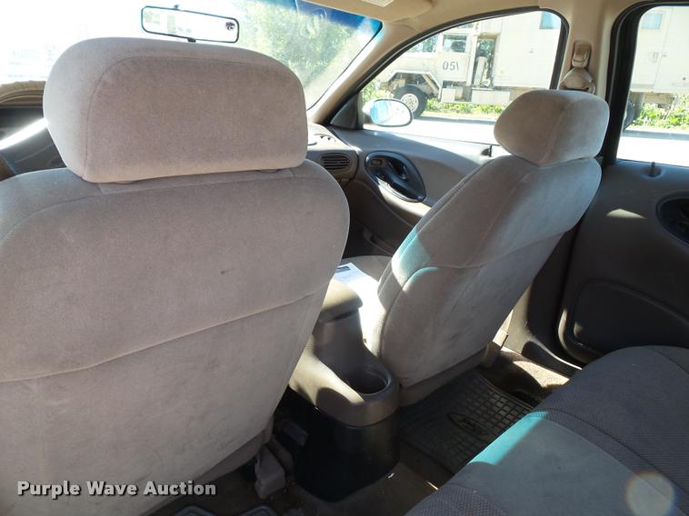 image for item J4755 1999 Ford Taurus SE