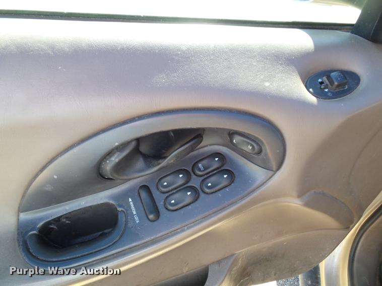 image for item J4755 1999 Ford Taurus SE