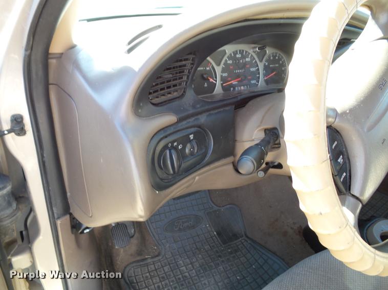 image for item J4755 1999 Ford Taurus SE