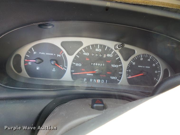 image for item J4755 1999 Ford Taurus SE