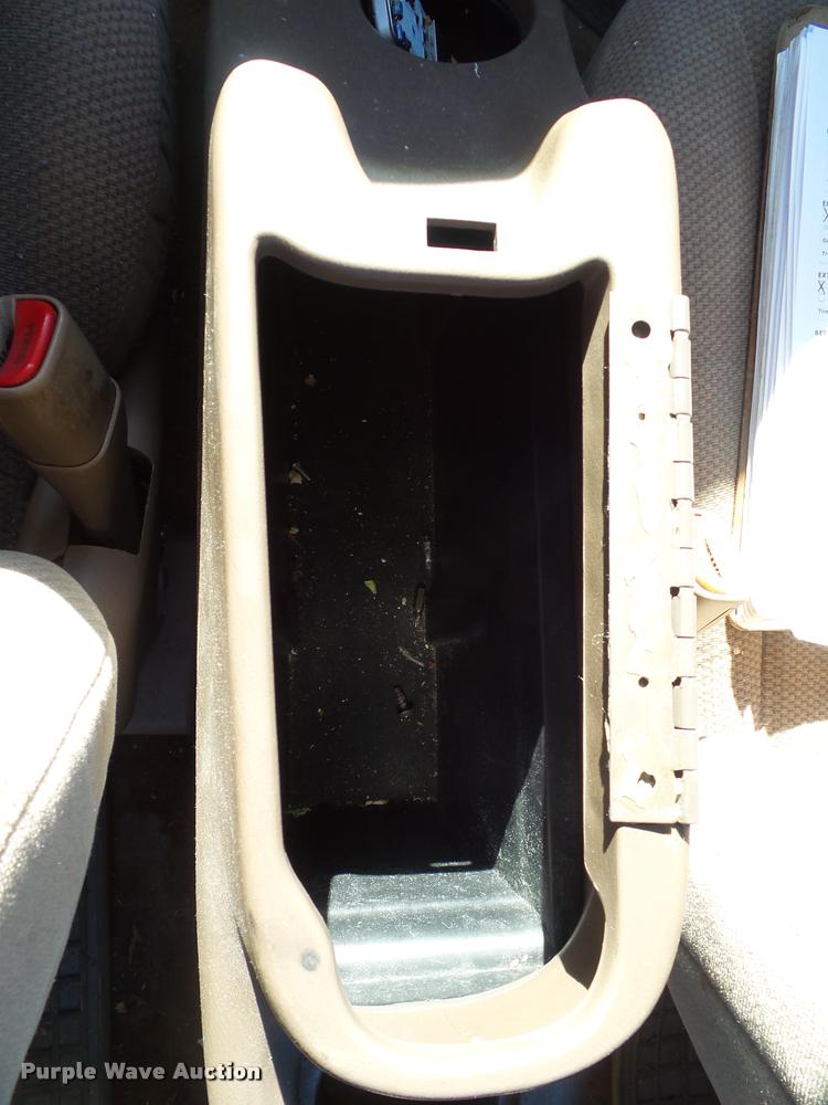 image for item J4755 1999 Ford Taurus SE