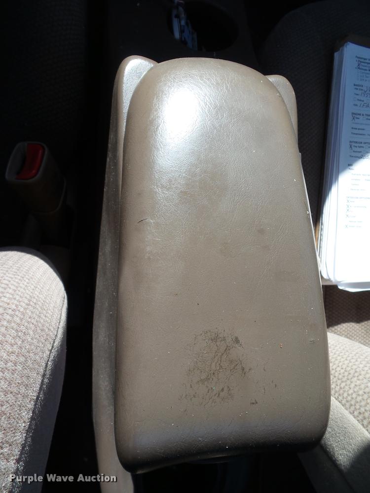 image for item J4755 1999 Ford Taurus SE