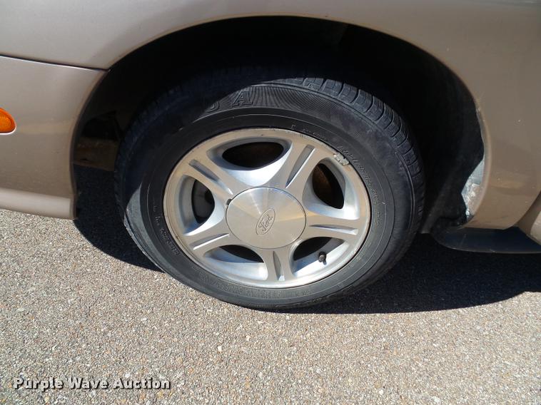 image for item J4755 1999 Ford Taurus SE