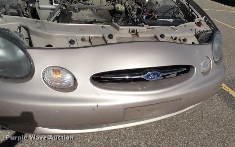 image for item J4755 1999 Ford Taurus SE