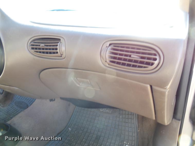 image for item J4755 1999 Ford Taurus SE