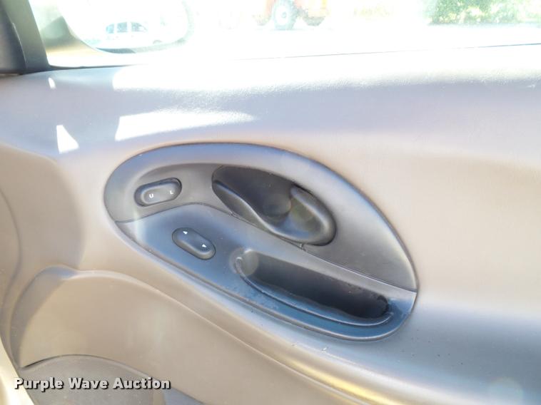 image for item J4755 1999 Ford Taurus SE